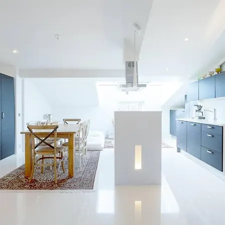 Stunning Huvilakatu Penthouse *