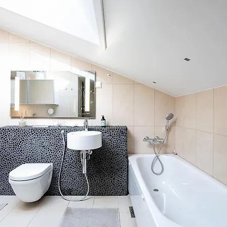 شقة Stunning Huvilakatu Penthouse *